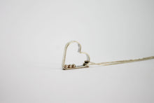 Kép betöltése a galériamegjelenítőbe: Szív bogyókkal ezüst medál lánccal RENDELHETŐ