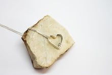 Kép betöltése a galériamegjelenítőbe: Szív bogyókkal ezüst medál lánccal RENDELHETŐ