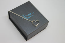 Kép betöltése a galériamegjelenítőbe: Szív bogyókkal ezüst medál lánccal RENDELHETŐ