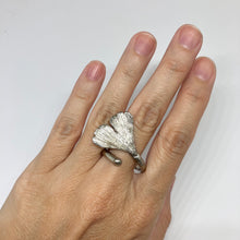 Kép betöltése a galériamegjelenítőbe: Ginkgo levél ezüst gyűrű nr.2 állítható méret
