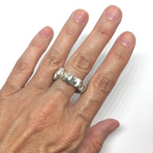 Kép betöltése a galériamegjelenítőbe: Flow ezüst gyűrű 53-54-es méret
