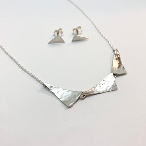 Esőcseppek - Háromszög ezüst bedugós fülbevaló