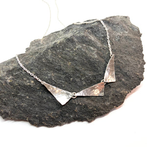 Esőcseppek - Háromszög ezüst nyaklánc