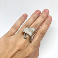 Kép betöltése a galériamegjelenítőbe: Ginkgo levél ezüst gyűrű nr.1  állítható méret

