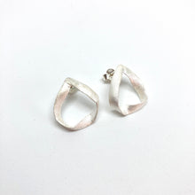 Load image into Gallery viewer, Flow drop silver stud earrings
