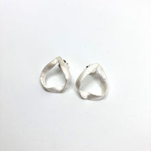 Load image into Gallery viewer, Flow drop silver stud earrings
