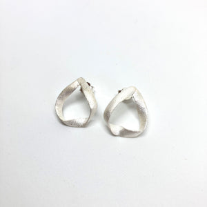 Flow drop silver stud earrings