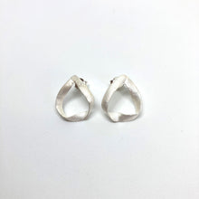 Load image into Gallery viewer, Flow drop silver stud earrings
