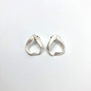 Flow drop silver stud earrings