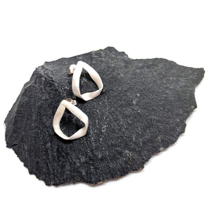 Flow drop silver stud earrings