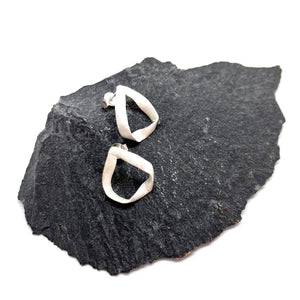 Flow drop silver stud earrings