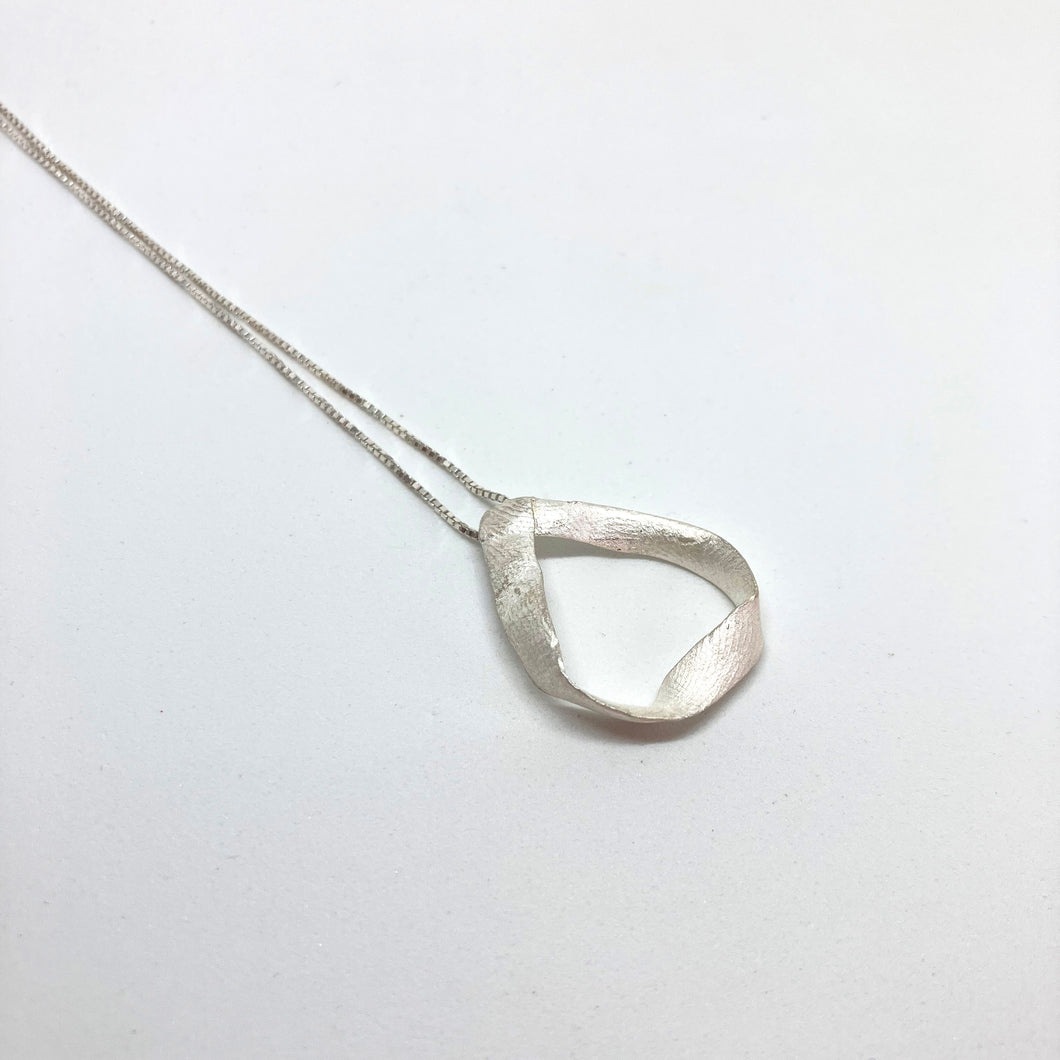 Flow silver drop pendant necklace