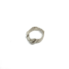 Kép betöltése a galériamegjelenítőbe: Flow ezüst gyűrű 48-as méret
