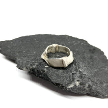 Kép betöltése a galériamegjelenítőbe: Flow ezüst gyűrű 52-es méret Nr.2
