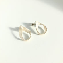 Load image into Gallery viewer, Flow drop silver stud earrings
