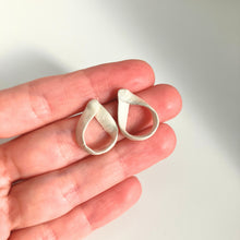 Load image into Gallery viewer, Flow drop silver stud earrings
