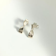 Load image into Gallery viewer, Flow wave silver stud earrings
