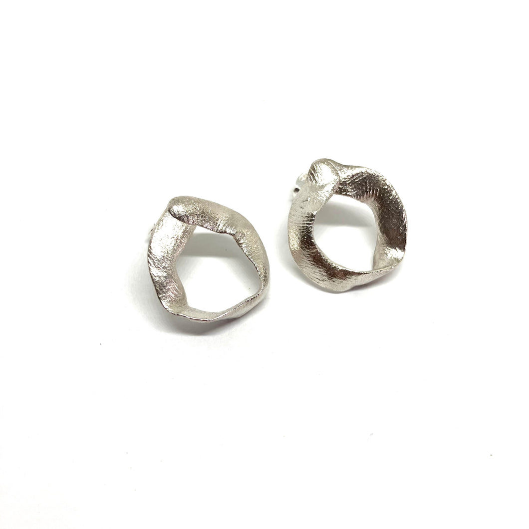 Flow hoop silver stud earrings