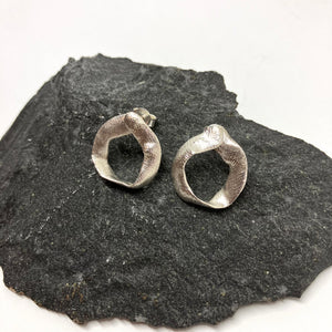 Flow hoop silver stud earrings