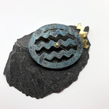 Load image into Gallery viewer, Waves brooch Nr.4 with earrings
