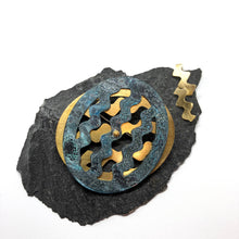 Load image into Gallery viewer, Waves brooch Nr.4 with earrings
