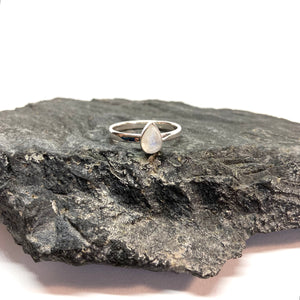 Drop silver ring with moonstone