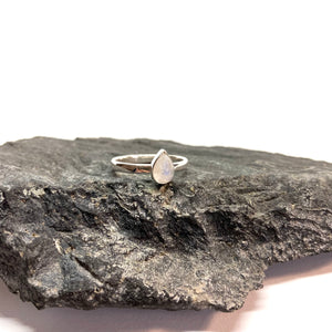 Drop silver ring with moonstone