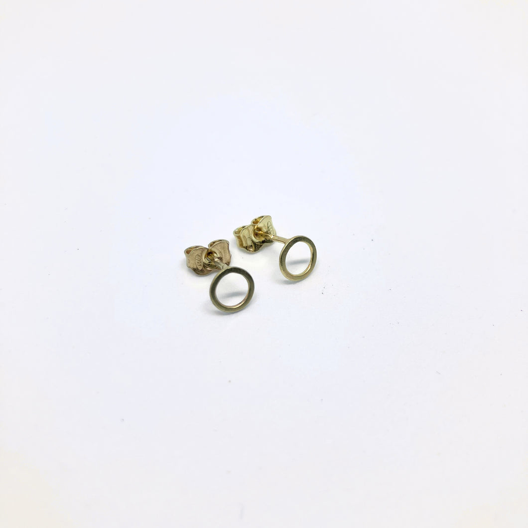 Circle gold-plated silver stud earrings