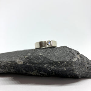 Pure mini silver ring with moonstone
