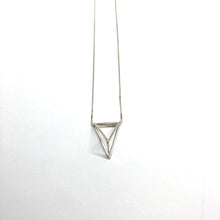 Kép betöltése a galériamegjelenítőbe: Tetra ezüst medál nyaklánccal
