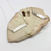 Kép betöltése a galériamegjelenítőbe: Esőcseppek - Sáv ezüst nyaklánc RENDELHETŐ
