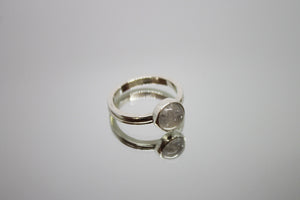GEOM silver ring with moonstone