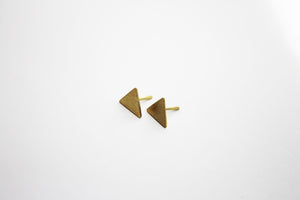 GEOM Triangle brass stud brushed earrings