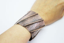 Load image into Gallery viewer, Trunk copper fold formed bracelet
