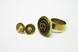 Play with me! Brass ring and earrings set with moonstone