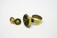 Load image into Gallery viewer, Play with me! Brass ring and earrings set with moonstone
