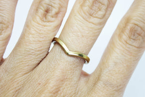 V minimal brass ring