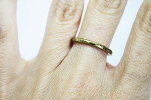 Rusztikus, minimál sárgaréz gyűrű