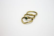 Kép betöltése a galériamegjelenítőbe: Rusztikus, minimál sárgaréz gyűrű
