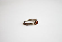 Kép betöltése a galériamegjelenítőbe: Minimál ezüst gyűrű karneollal
