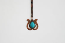 Load image into Gallery viewer, Tulip copper necklace with turquinite
