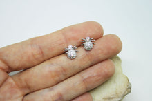 Load image into Gallery viewer, Tick ​​silver earrings with zirconia
