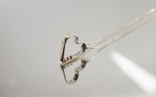 Kép betöltése a galériamegjelenítőbe: Szív bogyókkal ezüst medál lánccal RENDELHETŐ
