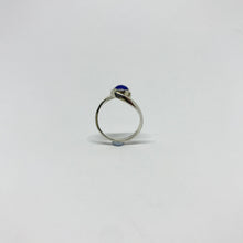 Kép betöltése a galériamegjelenítőbe: Ölelés ezüst gyűrű lápisz lazulival
