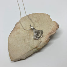 Kép betöltése a galériamegjelenítőbe: Ginkgo ezüst medál nyaklánccal
